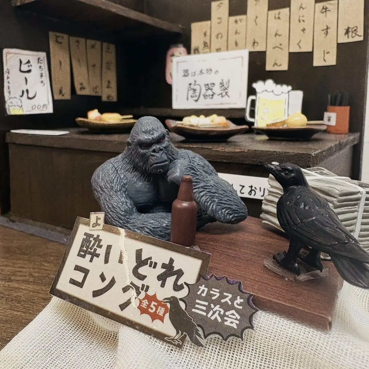 Gorilas y cuervos (Tarlin) — gachapon japonés, foto 2