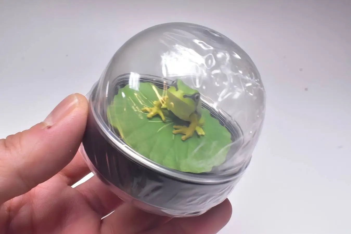 Ranitas en bola de agua — gachapon japonés, foto 5