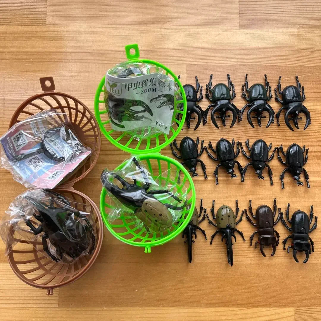 Escarabajos realistas con lupa (Yell) — gachapon japonés, foto 2