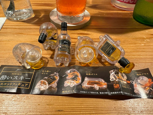 Botella y vaso borracho de Qualia