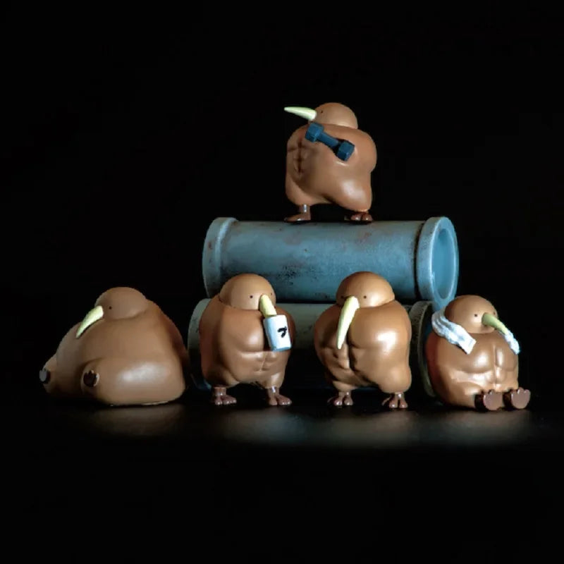 Figura gachapón de kiwi musculoso kawaii de estilo japonés en cápsula sorpresa — Don Gachapón