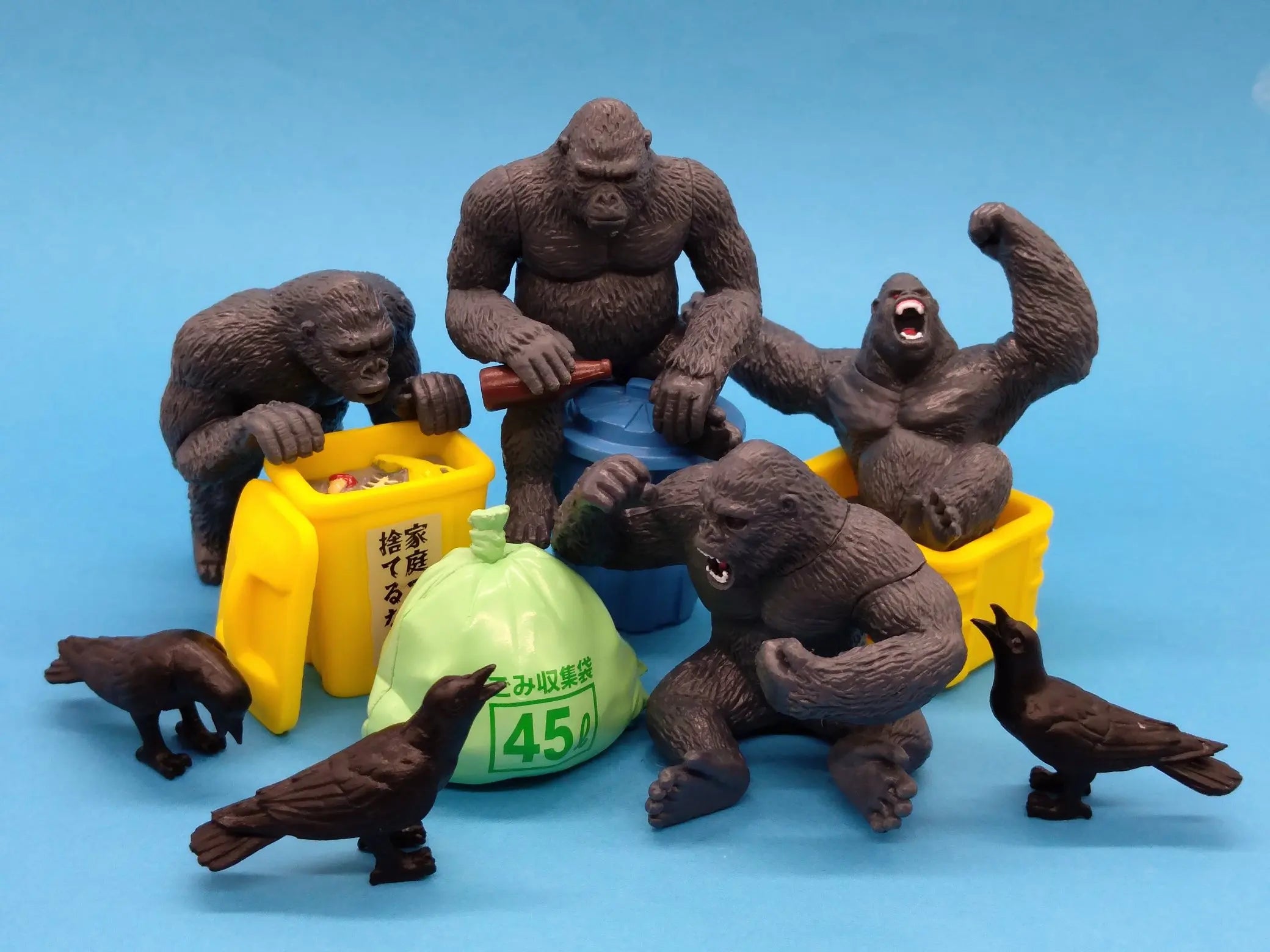 Gorilas y cuervos (Tarlin) — gachapon japonés, foto 4