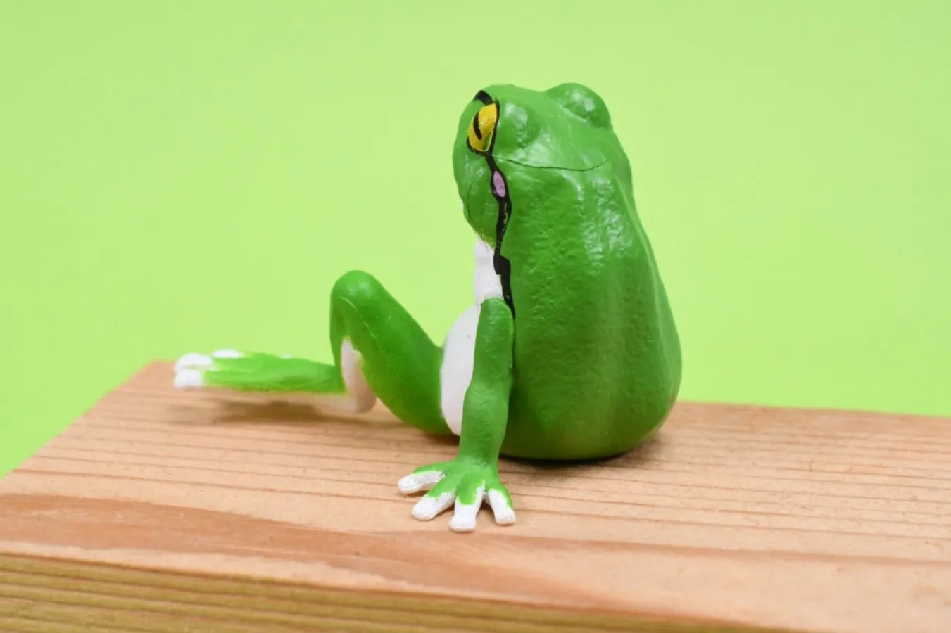 Ranita de árbol descansando (Yell) — gachapon japonés, foto 3