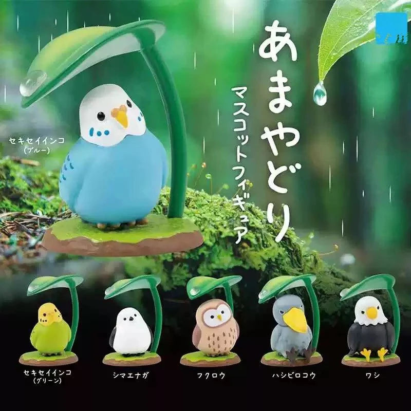 Caja sorpresa con figuras kawaii de pajaros ocultos debajo de hojas, estilo japonés — Don Gachapón