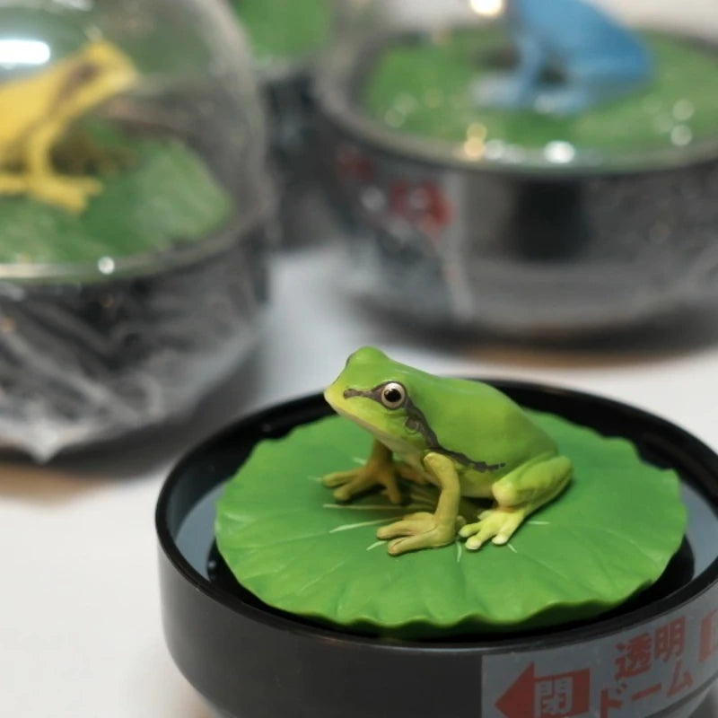Ranitas en bola de agua — gachapon japonés, foto 2