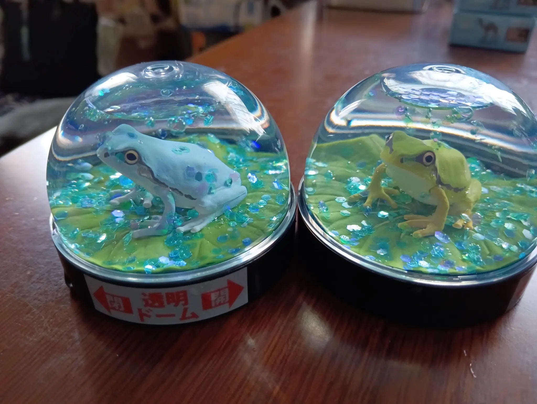 Ranitas en bola de agua — gachapon japonés, foto 4