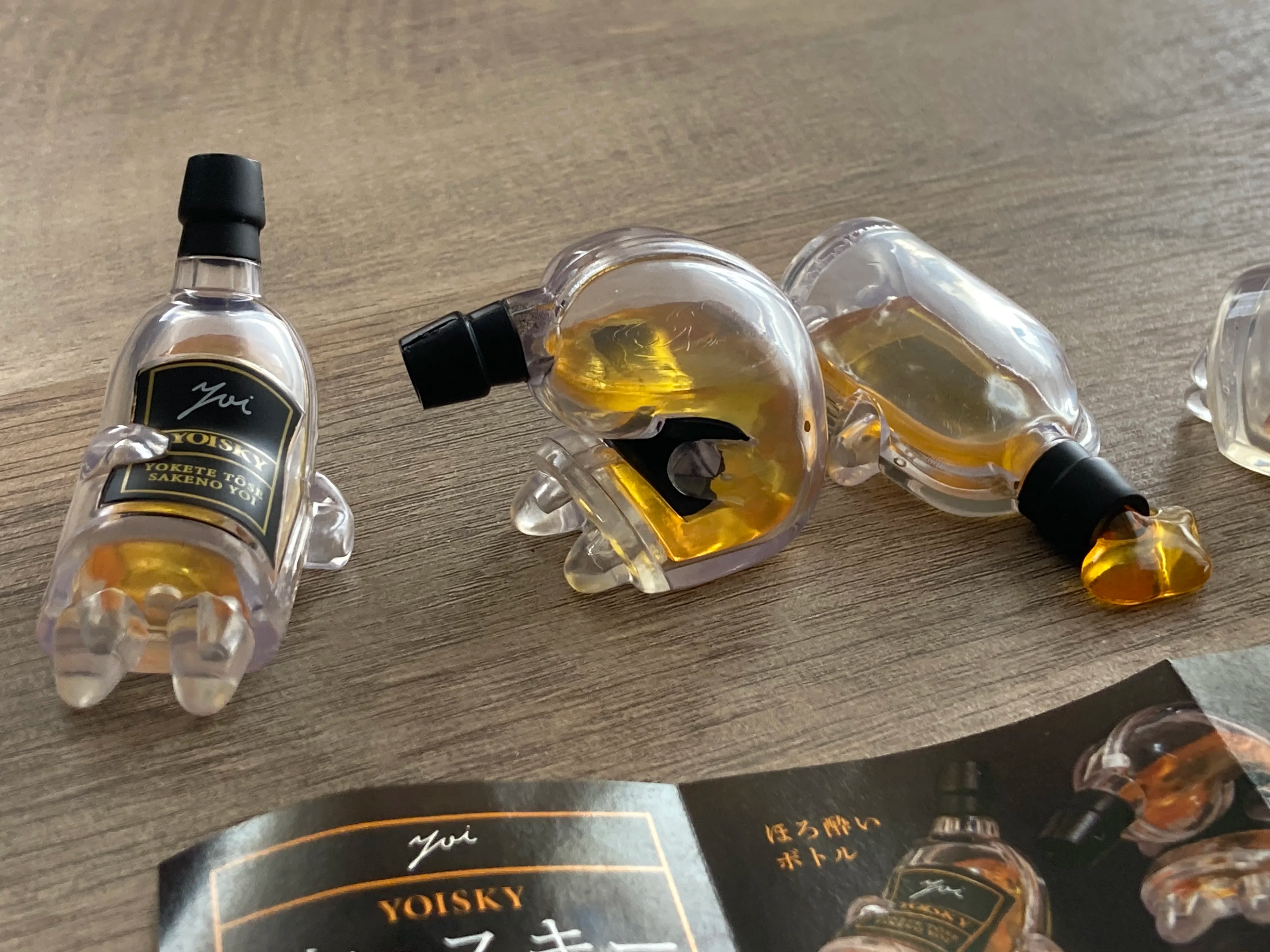 Botella y vaso borracho de Qualia