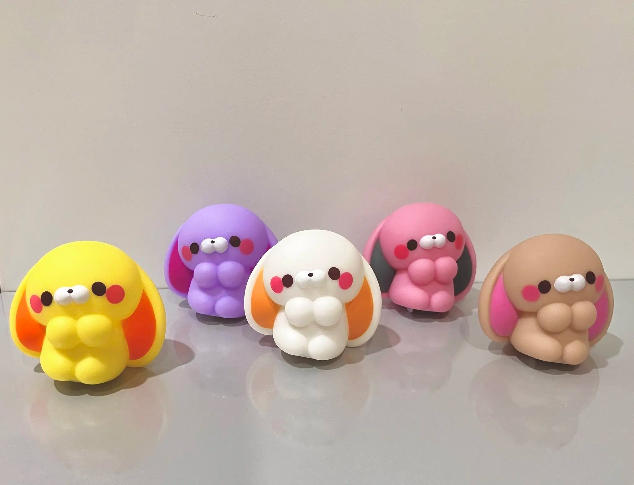 Conejito lop de cabeza ladeada (Yell) — gachapon japonés, foto 2